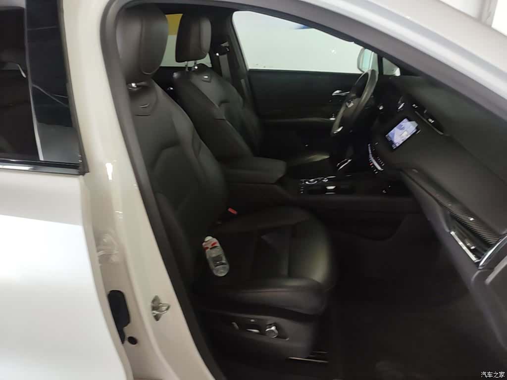Cadillac XT4, 2023 25