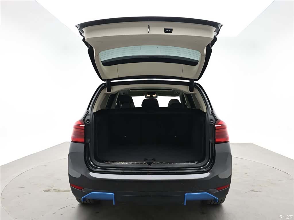 BMW iX3, 2021 8