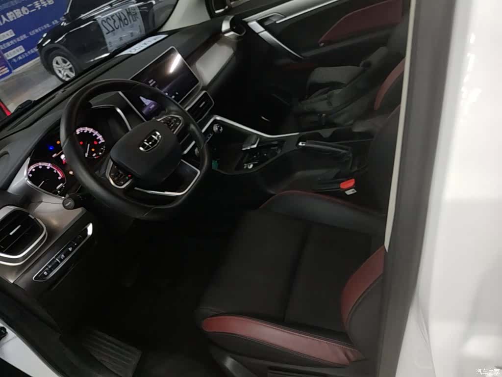 Geely Coolray, 2022 15
