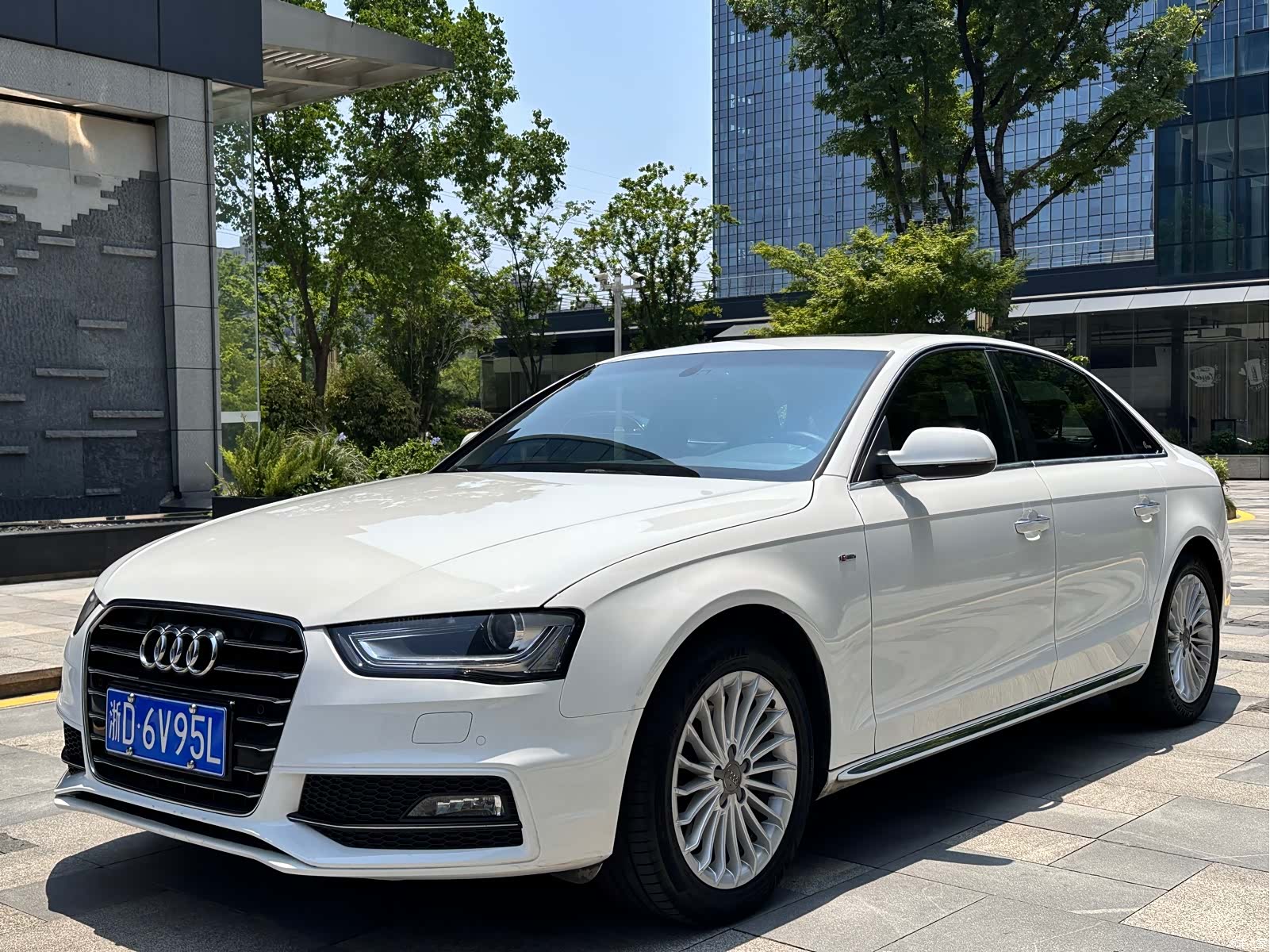Audi A4L, 2016 1