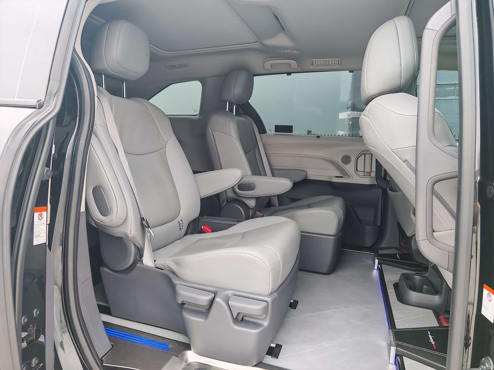 Toyota Granvia, 2024 4