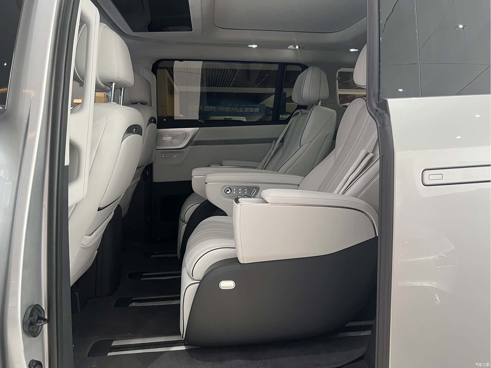 Xpeng X9, 2025 9