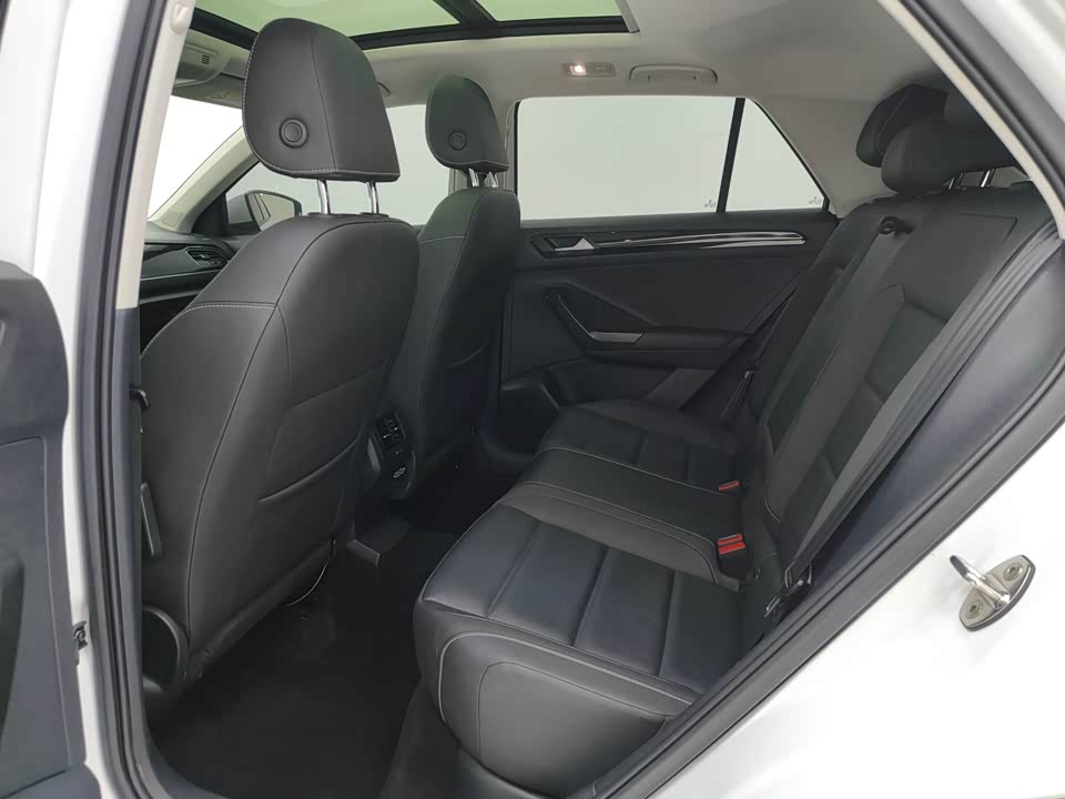 Volkswagen T-ROC exploring Songs