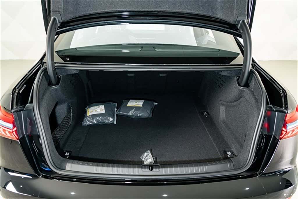 Audi A6L, 2025 23