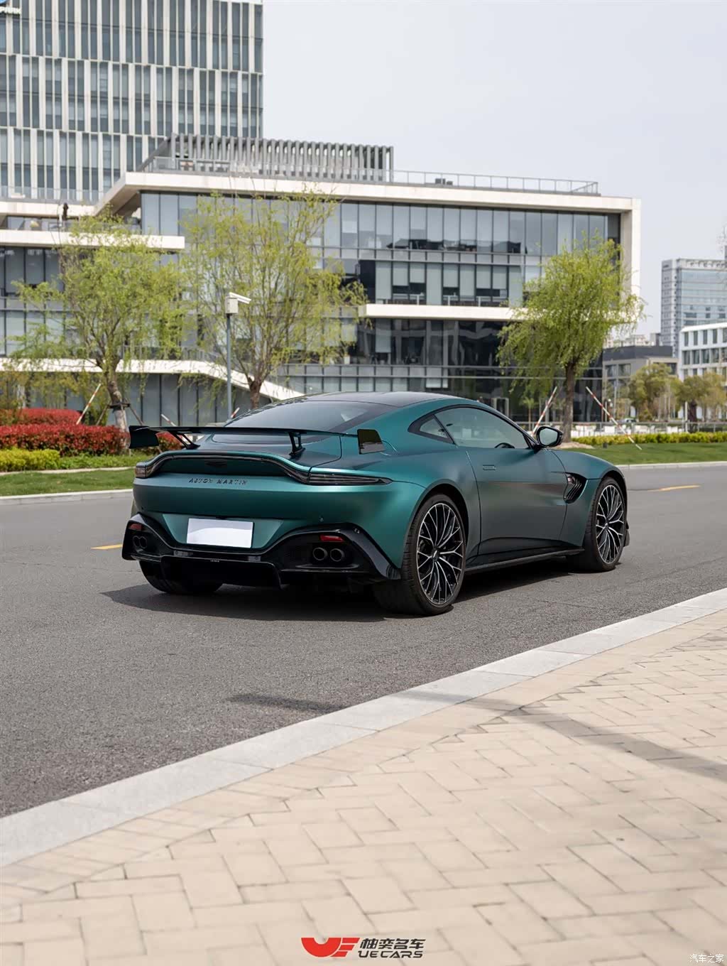 Aston Martin Vantage, 2022 4