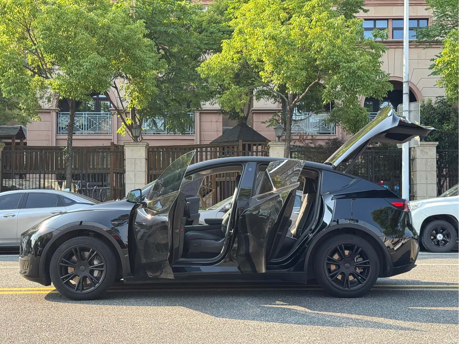 Tesla Model Y, 2023 16