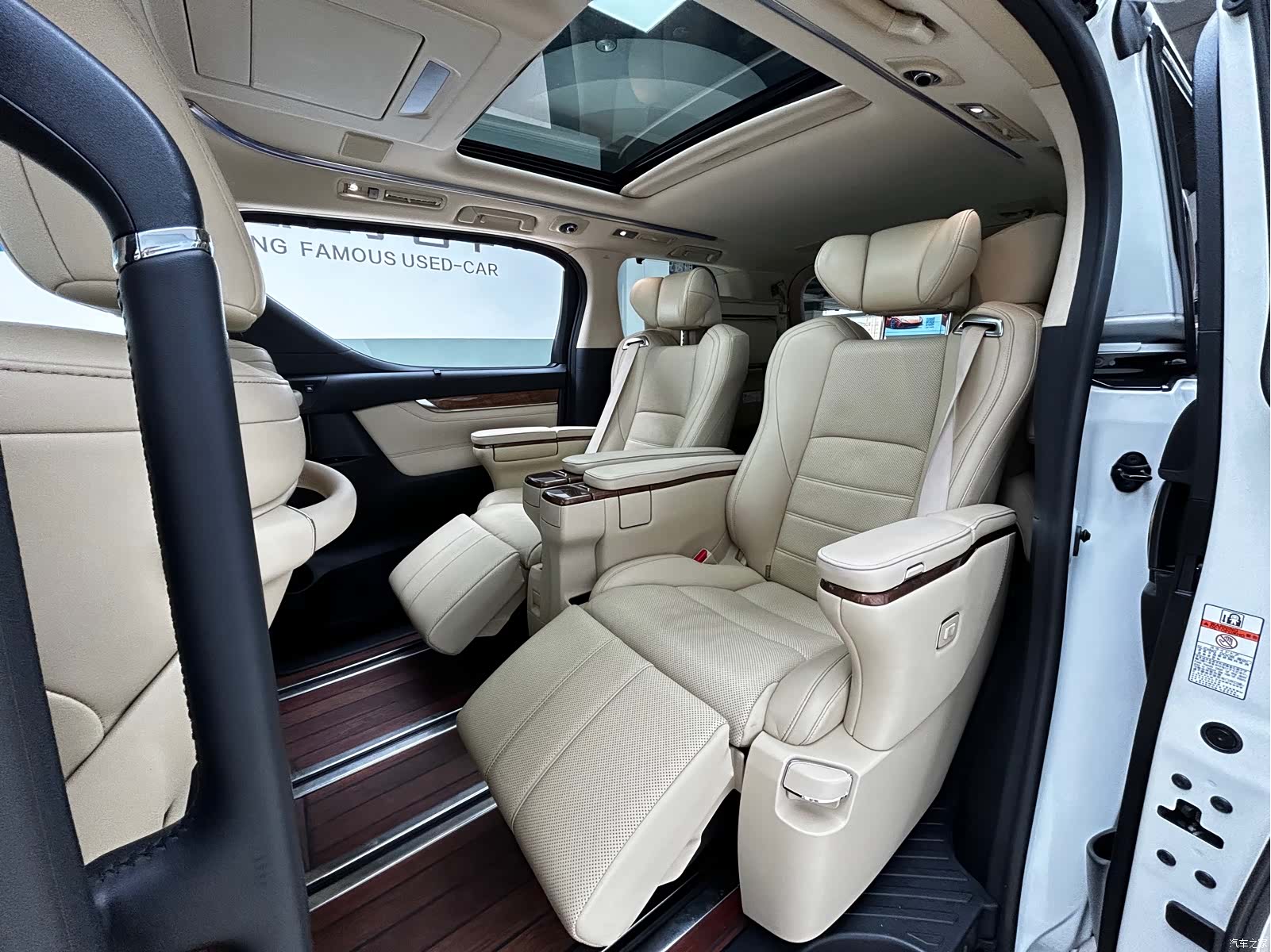 Toyota Alphard, 2015 14