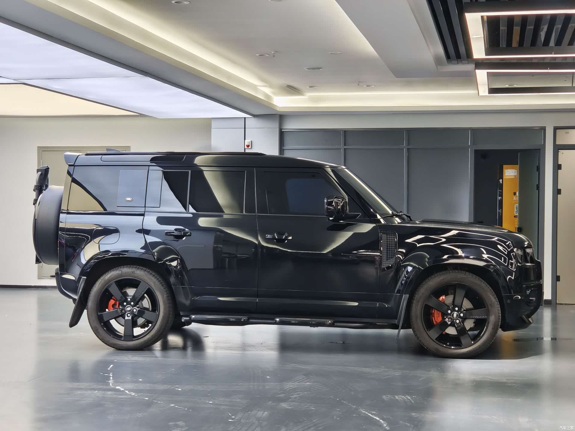 Land Rover Defender, 2022 3