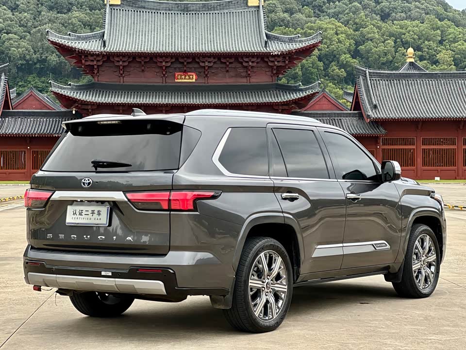 Toyota Sequoia