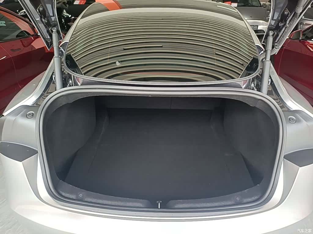 Tesla Model 3, 2025 19