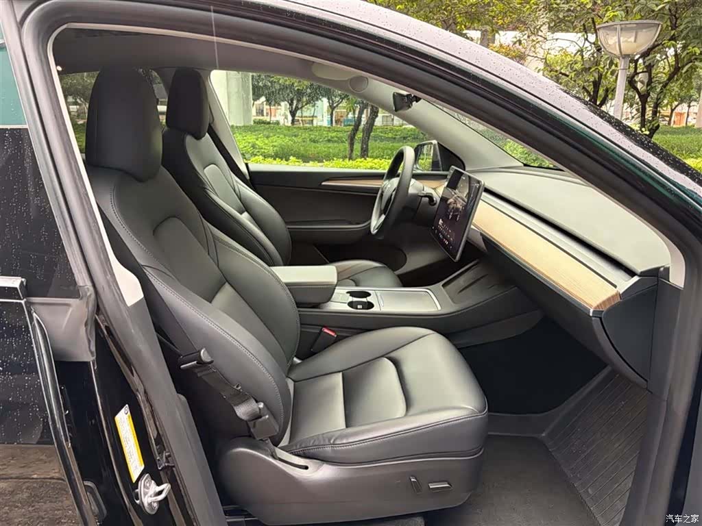 Tesla Model Y, 2022 12