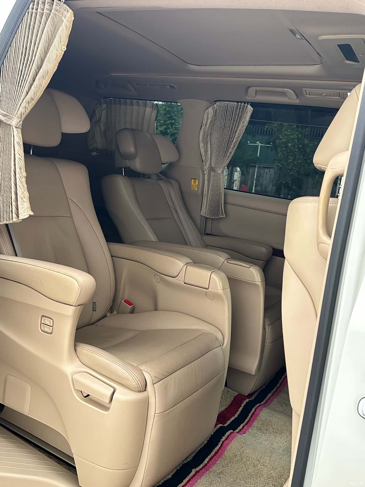 Toyota Alphard, 2011 15