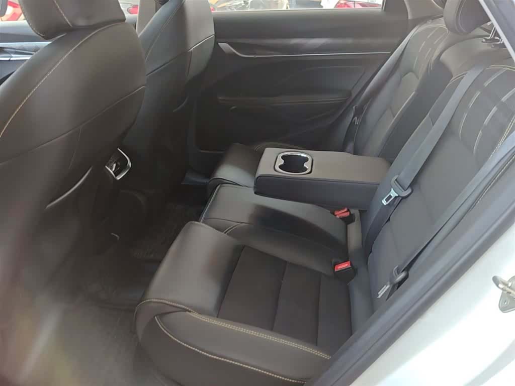 Geely Binray, 2021 17