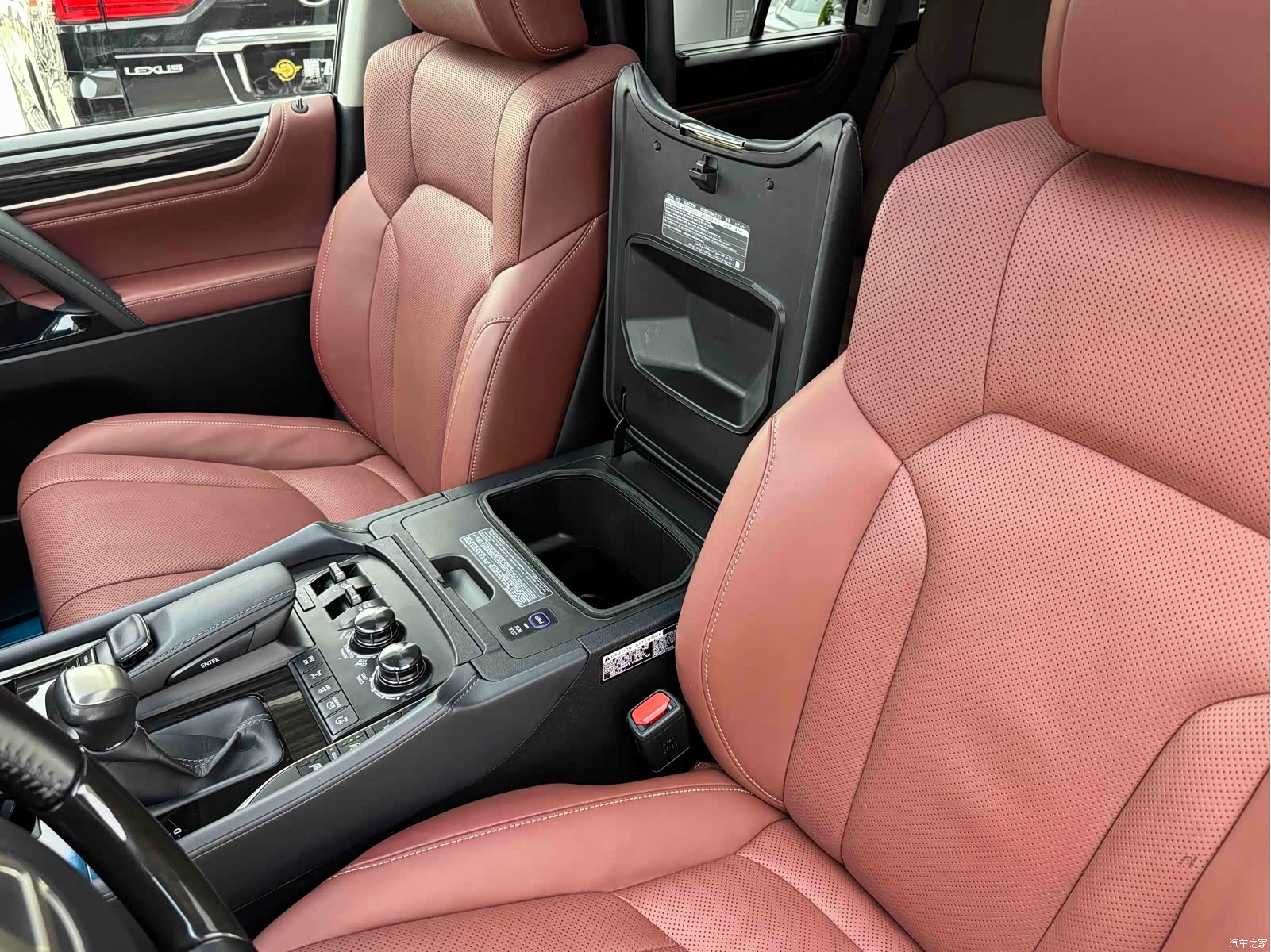 Lexus LX, 2021 все фото