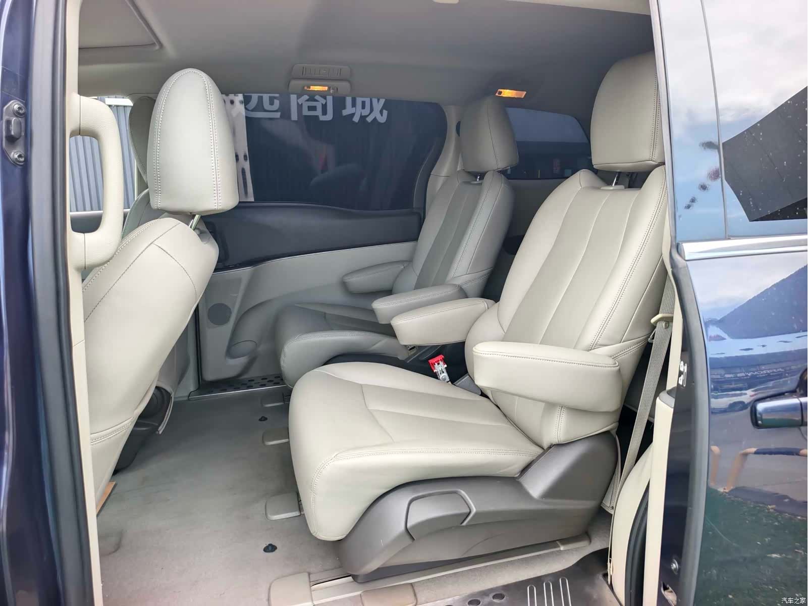 Buick GL8, 2011 8