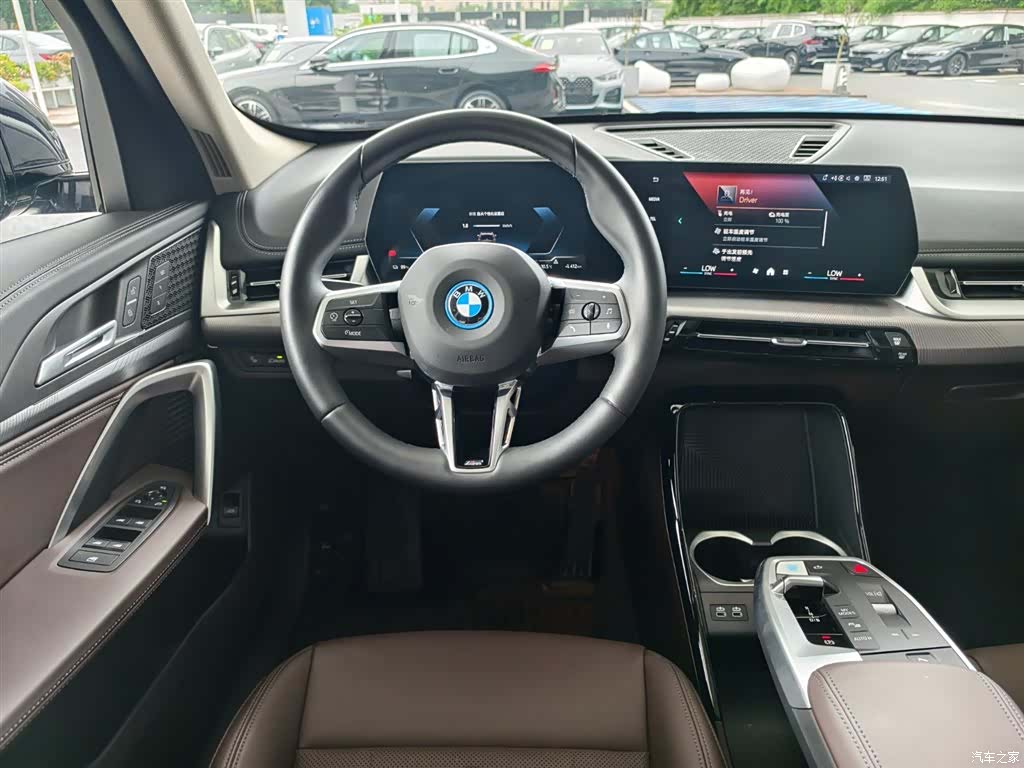 BMW iX1, 2025 8