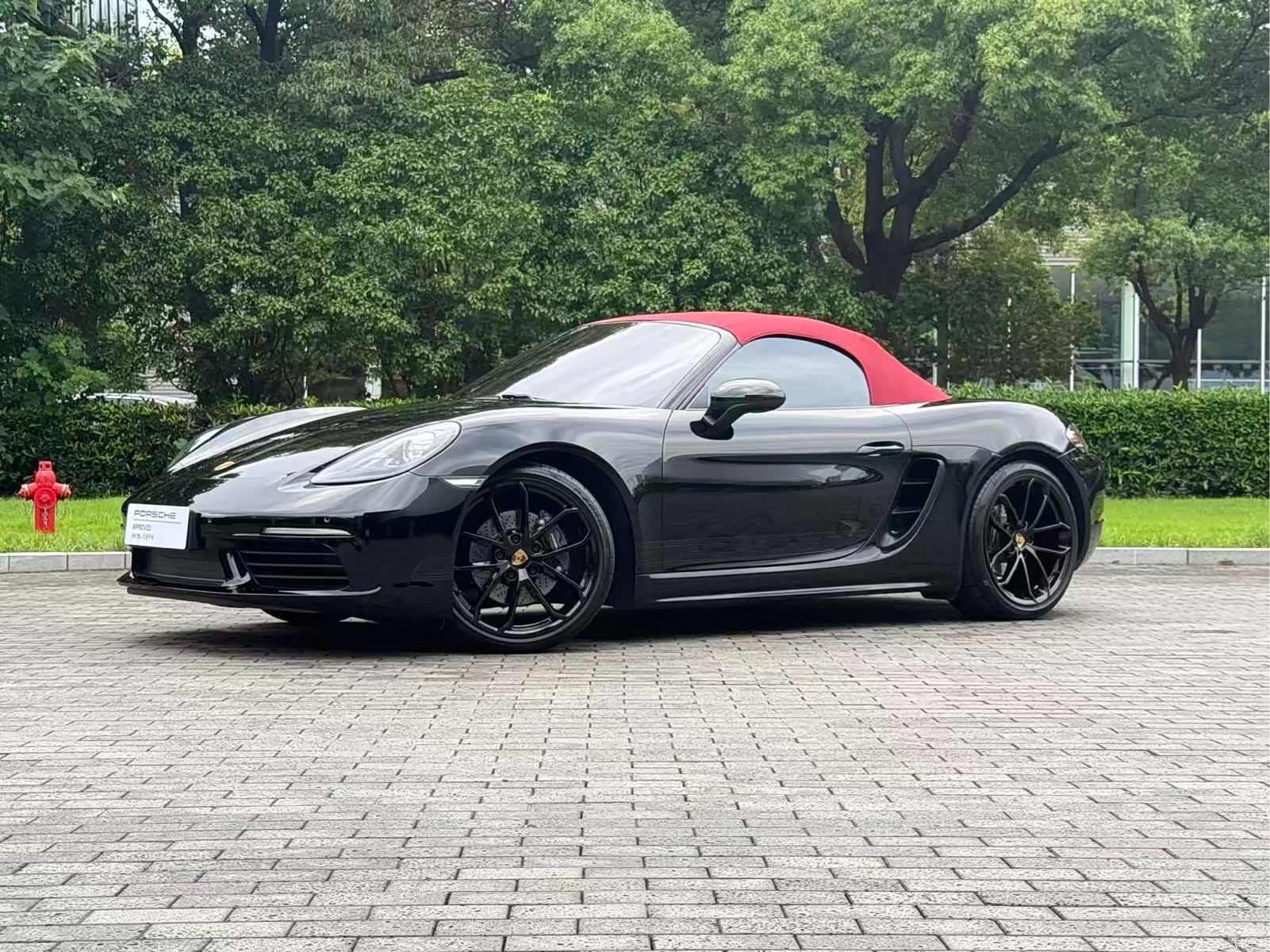 Porsche Boxster, 2025 1