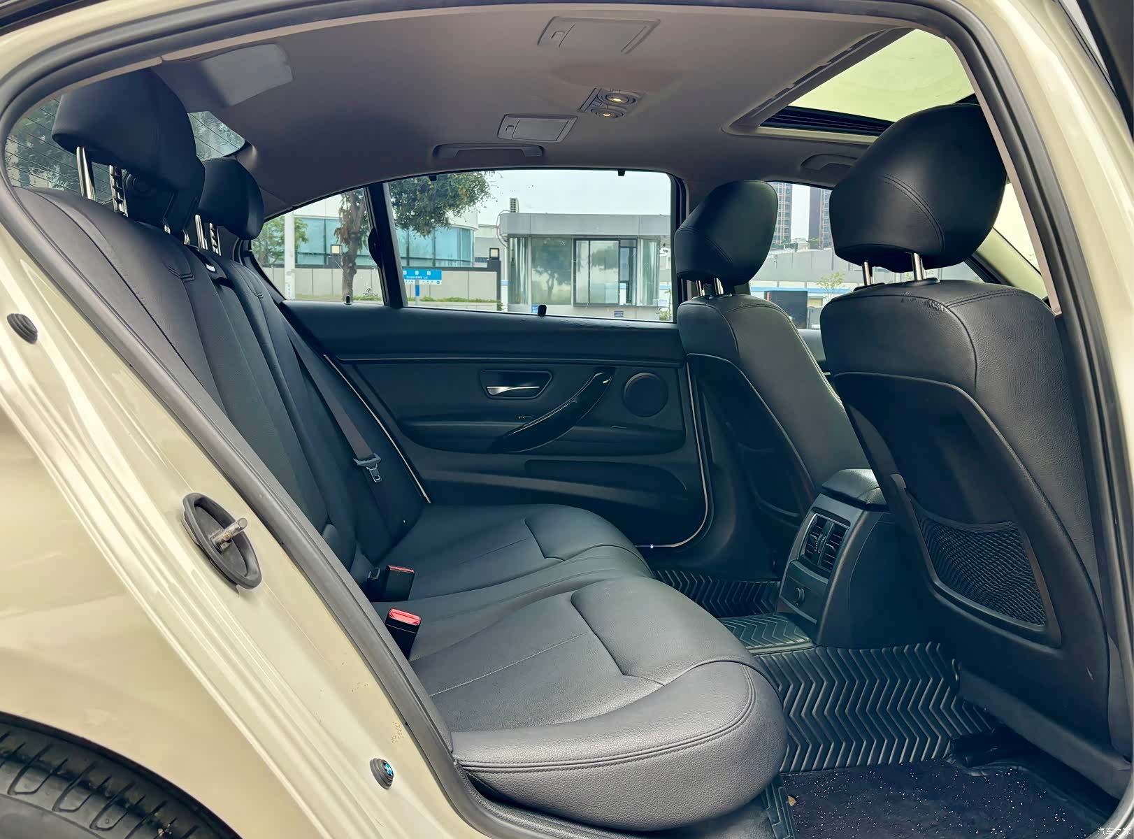 BMW 3 Series, 2017 11