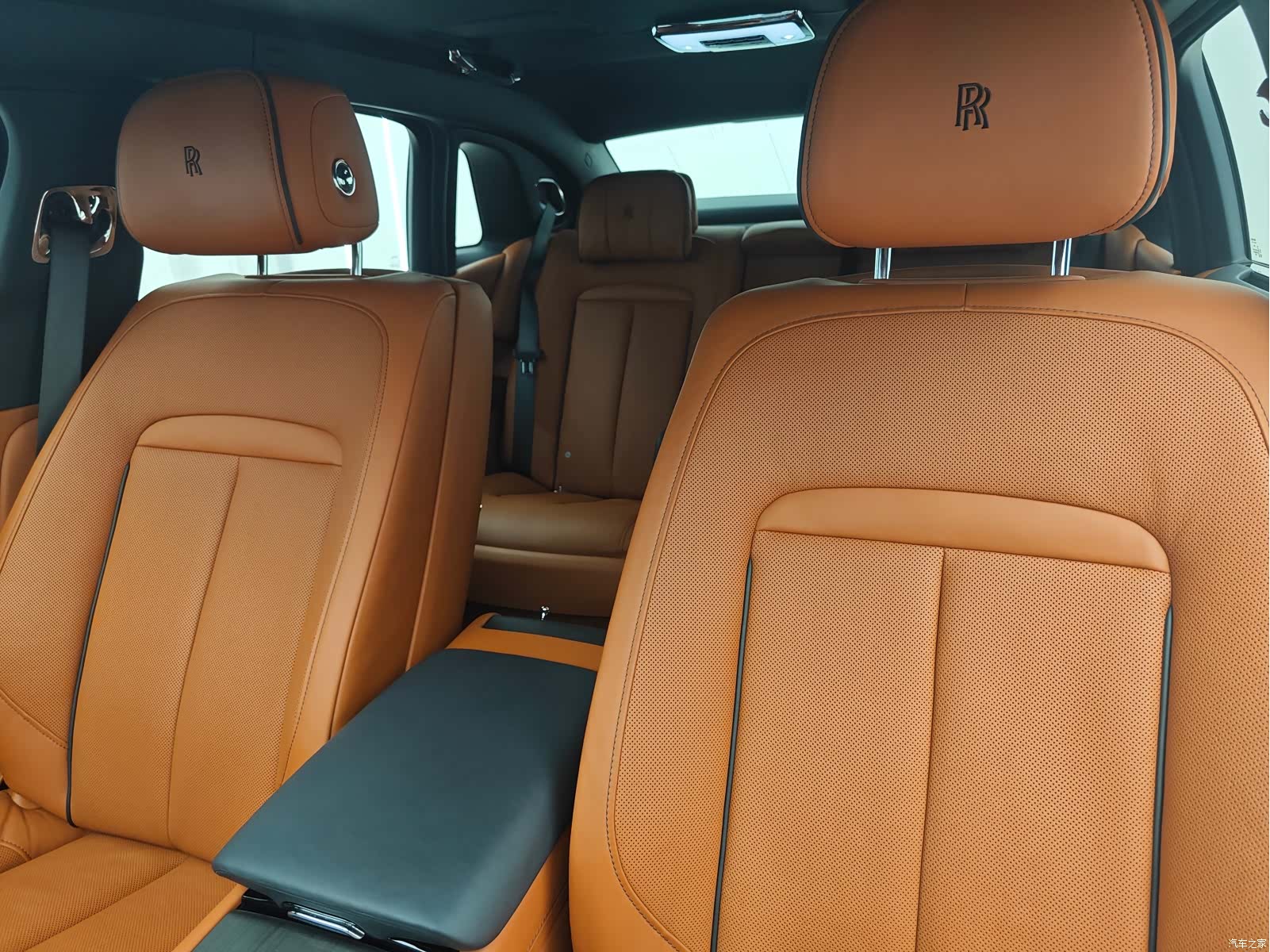 Rolls-Royce Ghost, 2021 все фото