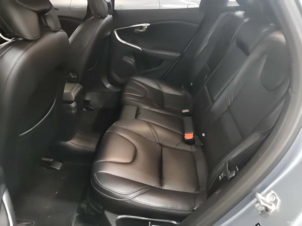Volvo V40, 2018 17