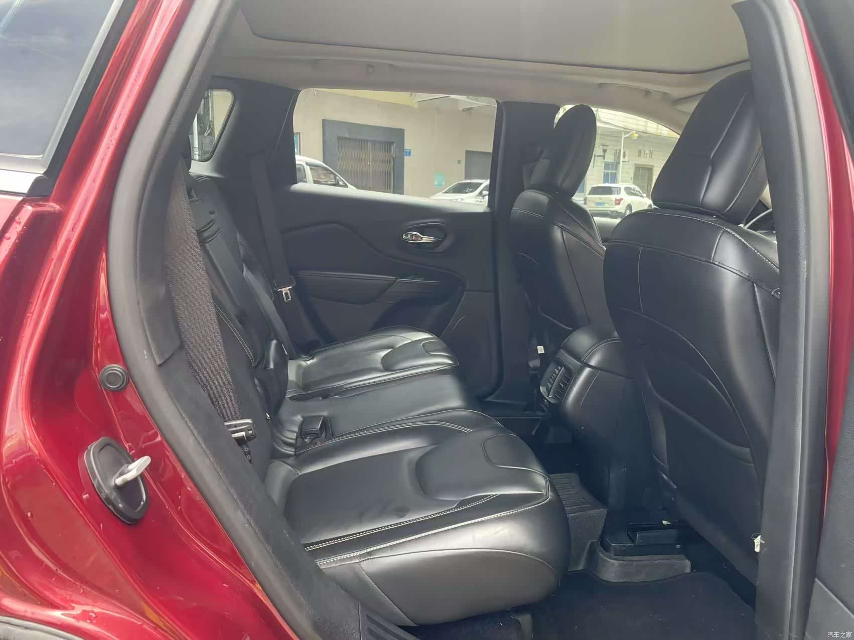 Jeep Cherokee, 2017 11
