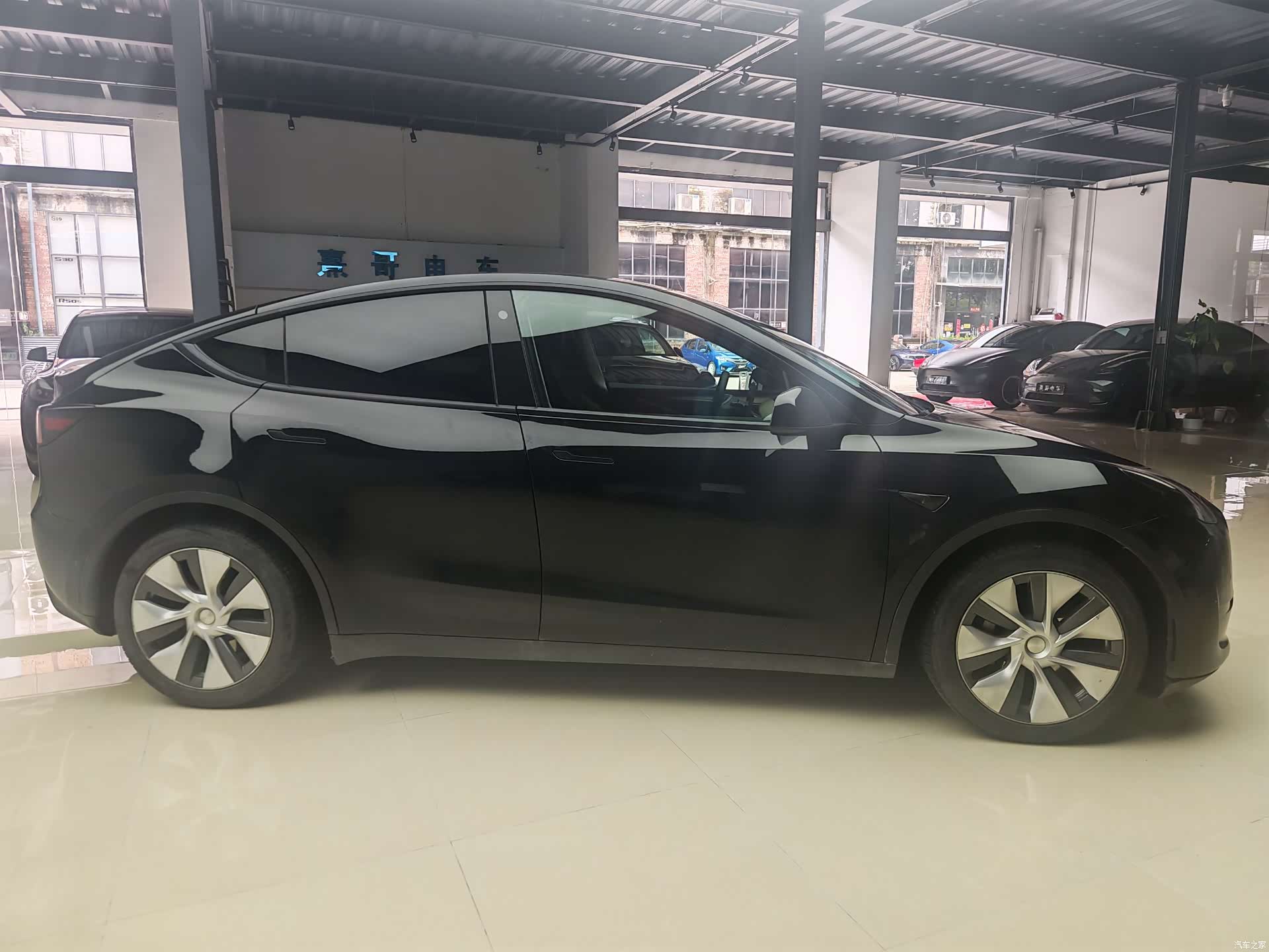 Tesla Model Y, 2022 4