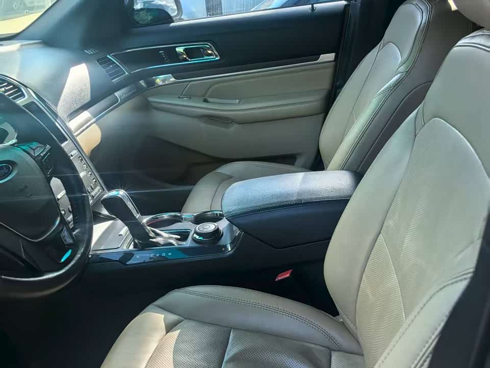 Ford Explorer Ford Explorer