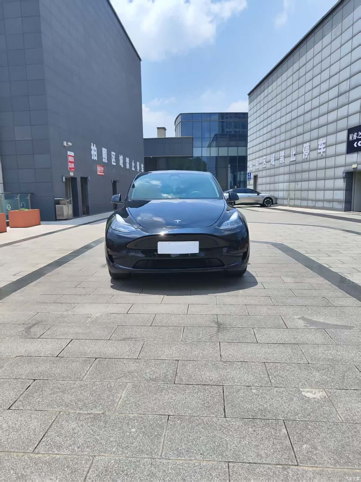 Tesla Model Y, 2023 2