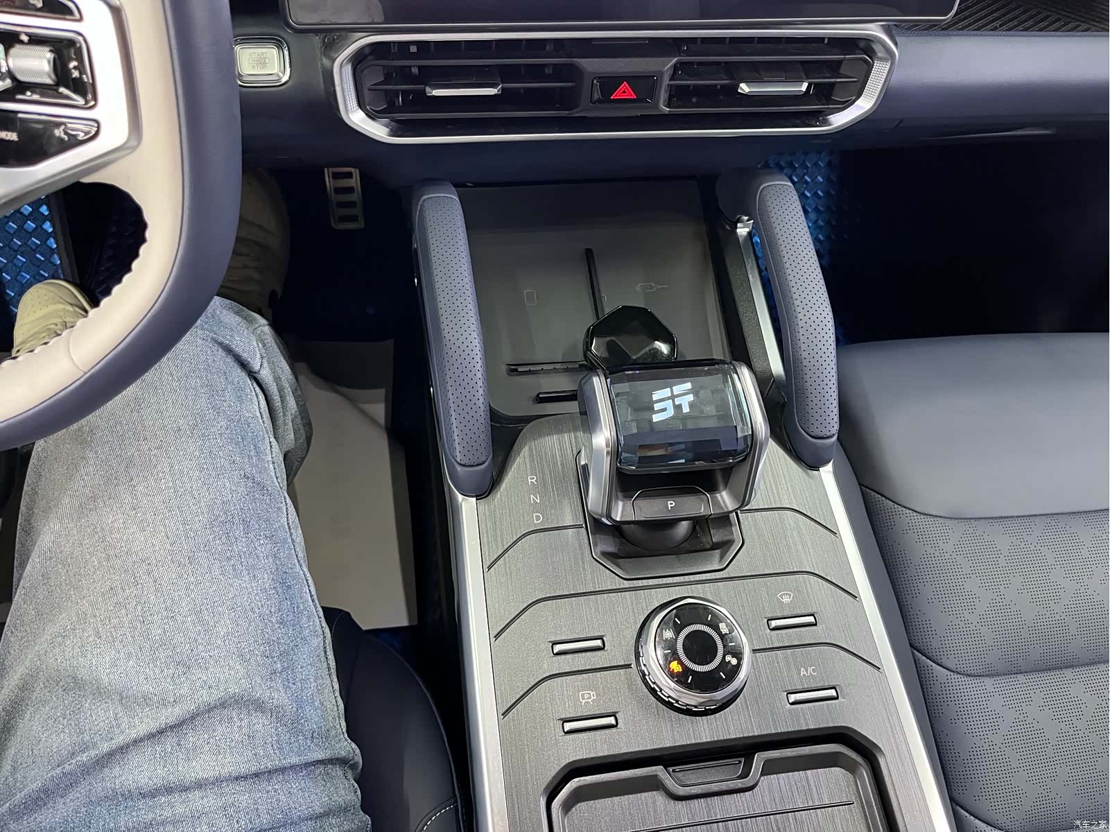 Jetour Traveller, 2024 15