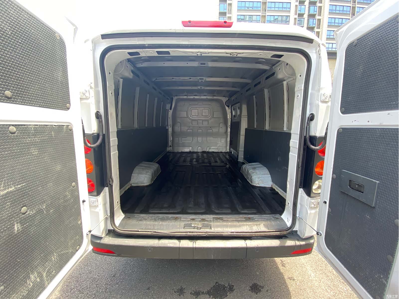 YuanCheng V6E, 2025 11