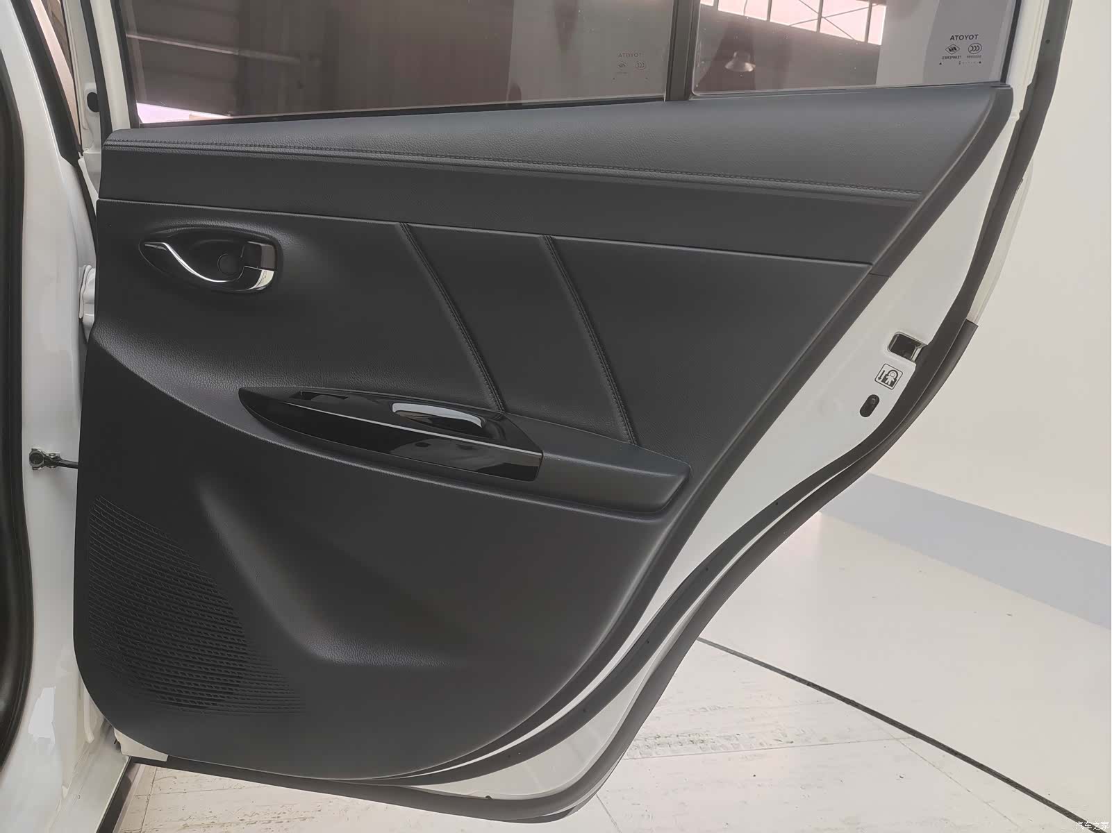 Toyota YARiS L, 2022 20