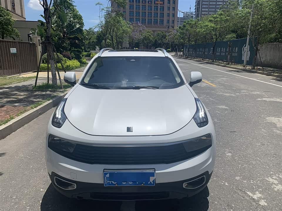 Lynk & Co 01