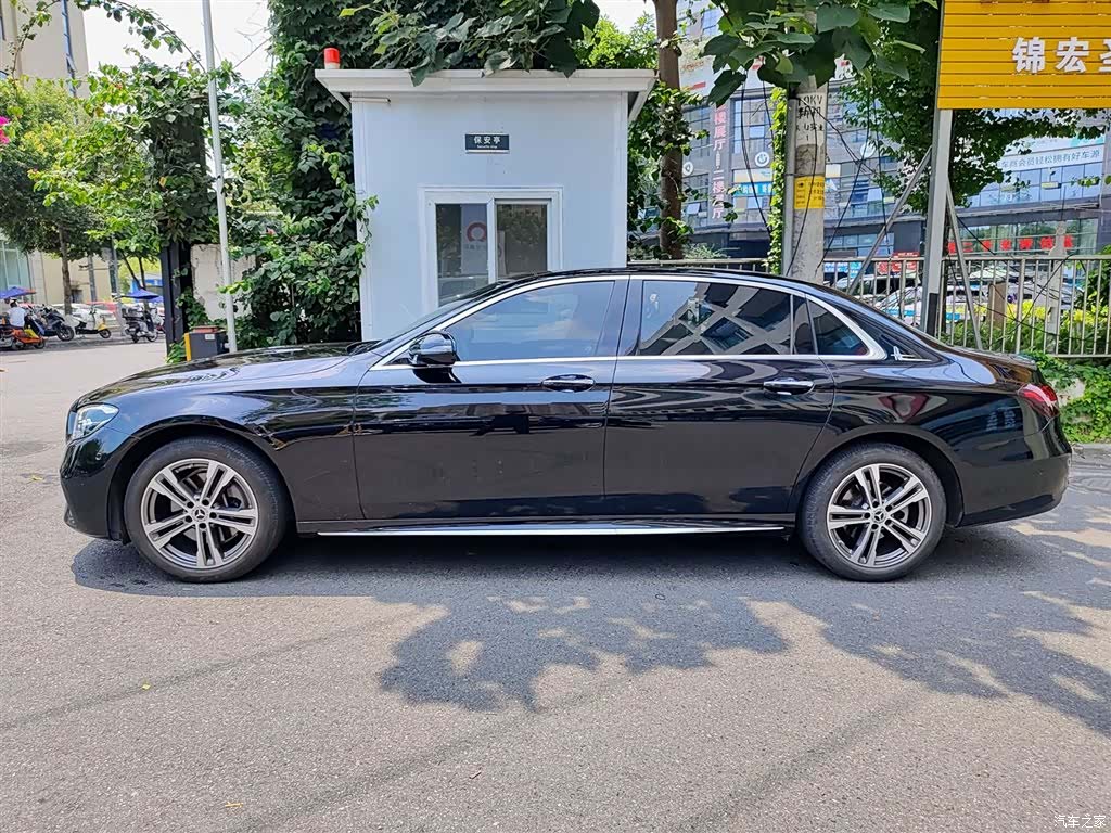 Mercedes-Benz E-Class, 2022 3