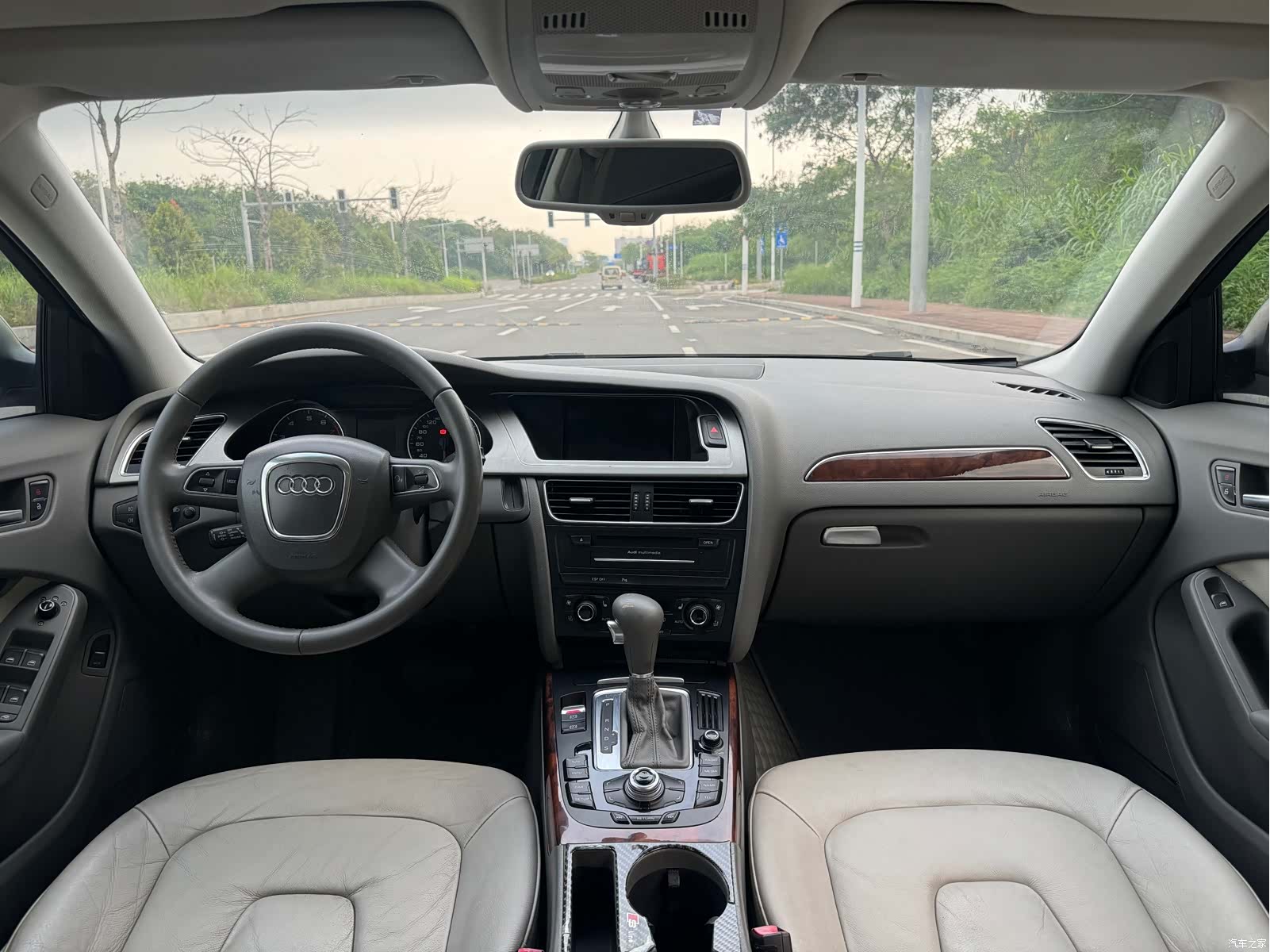 Audi A4L, 2010 4