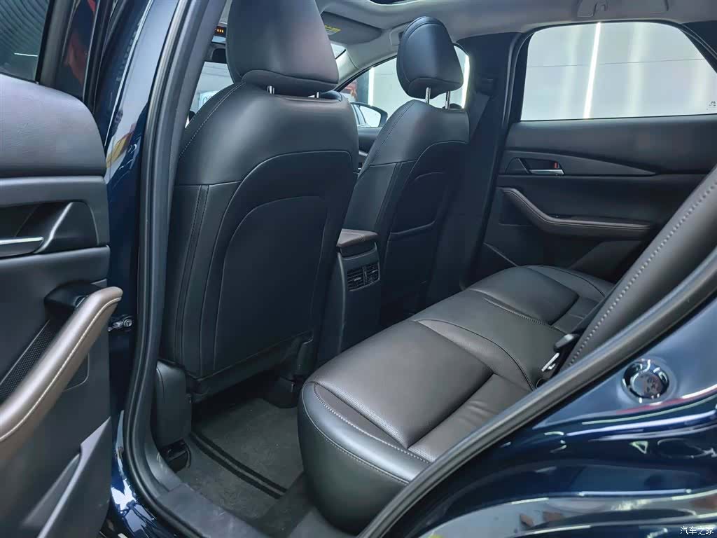 Mazda CX-30, 2022 все фото