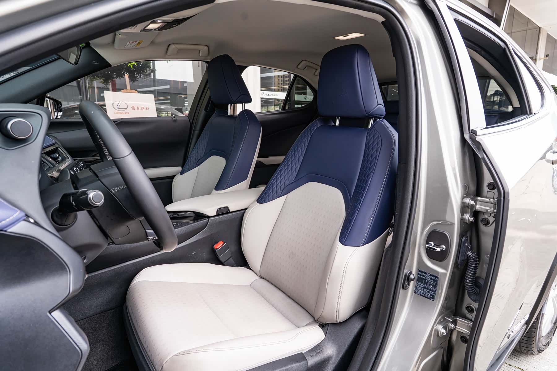 Lexus UX, 2021 11