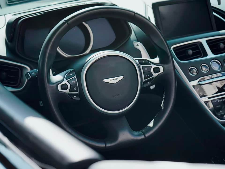 Aston Martin DB11