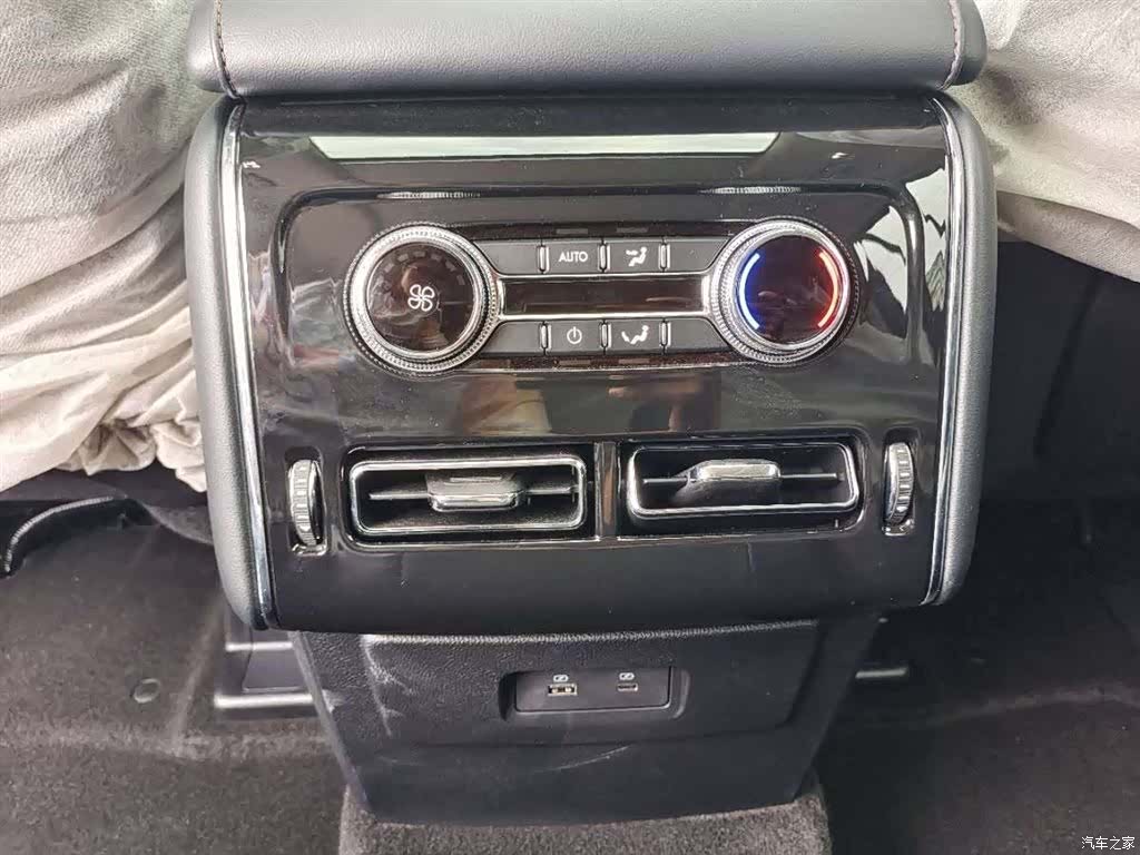 Lincoln Aviator, 2023 10