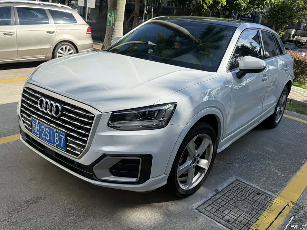 Audi Q2L, 2019 1
