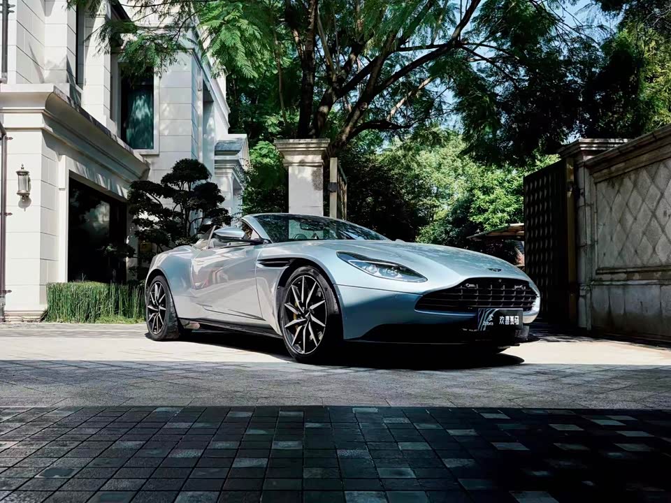 Aston Martin DB11