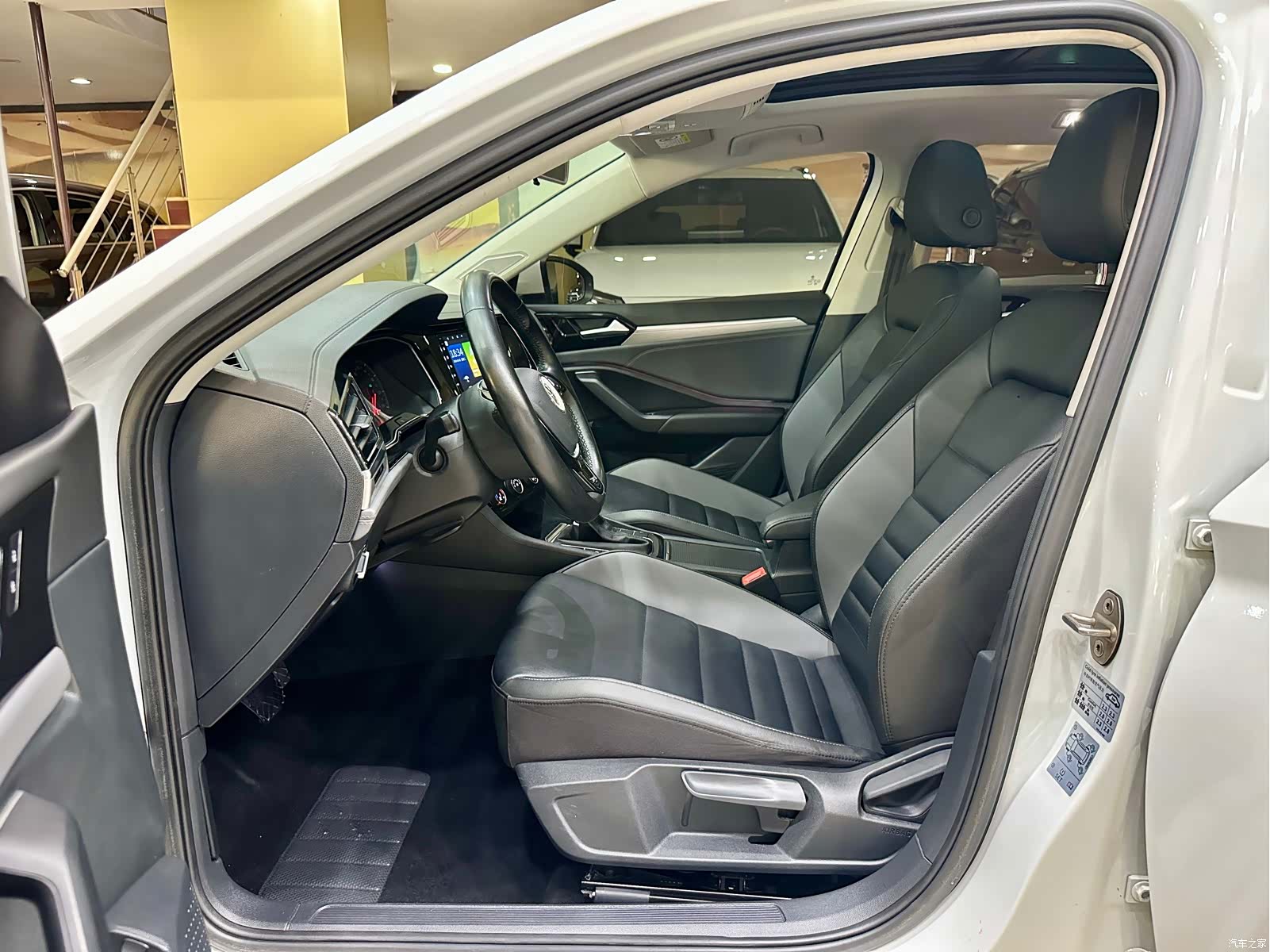 Volkswagen Sagitar, 2020 8
