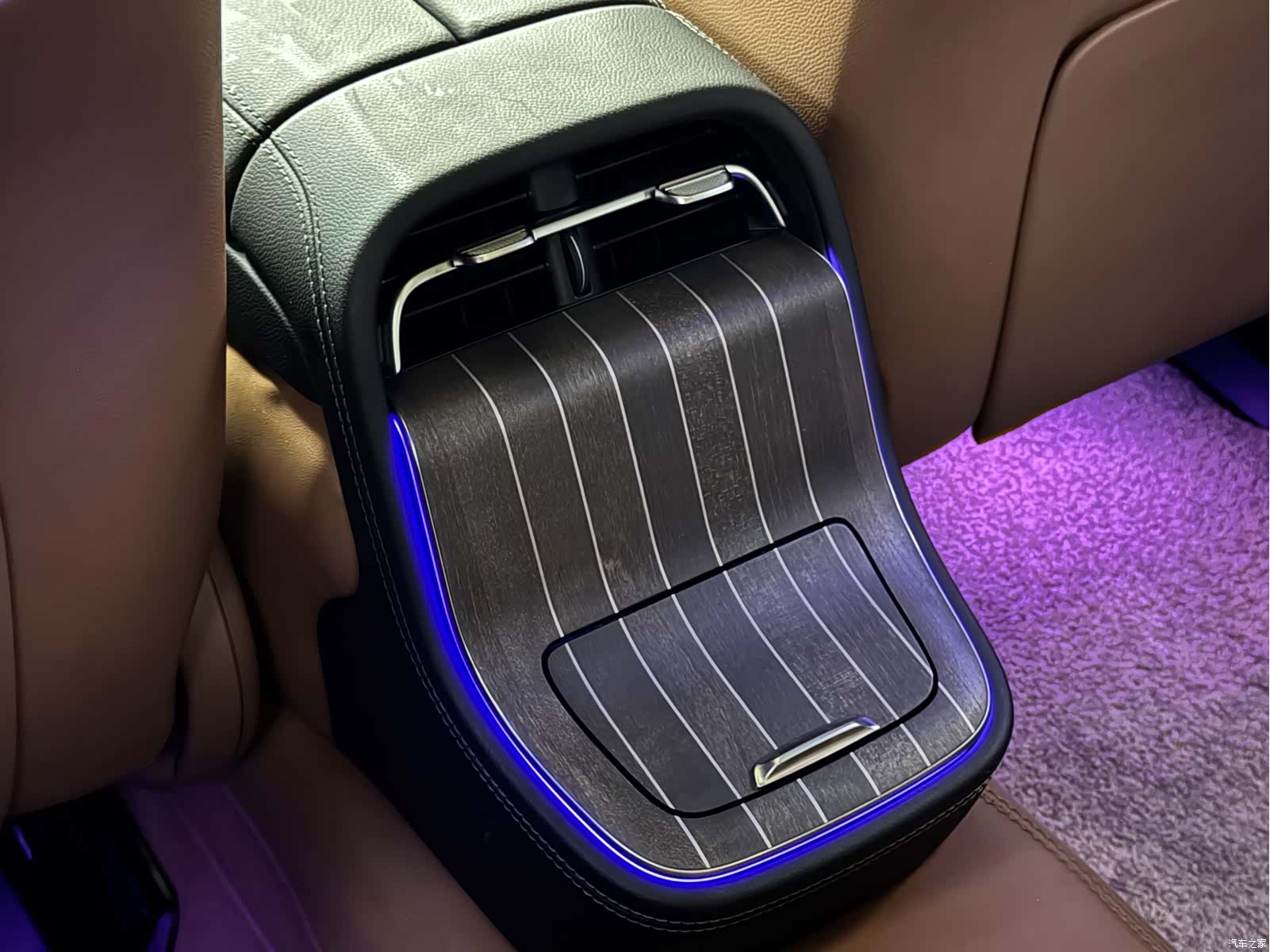 Mercedes-Benz E-Class, 2024 13