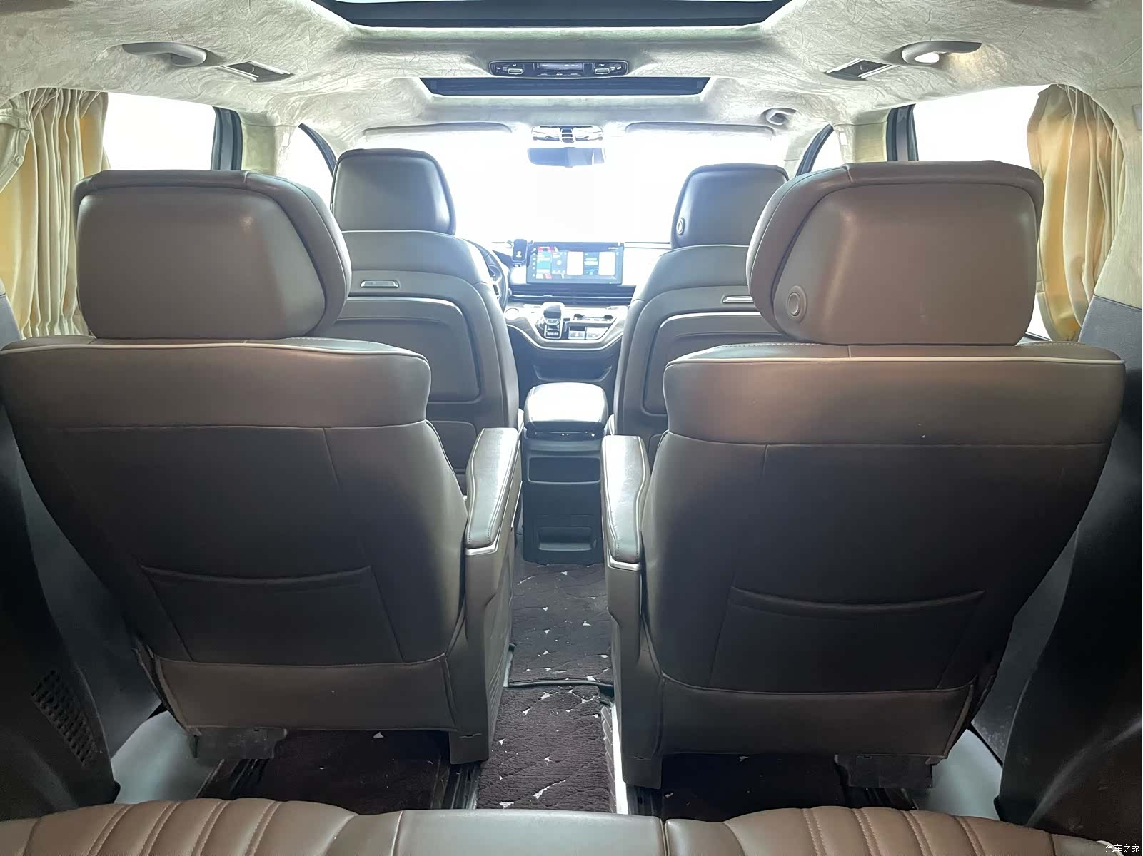 Roewe iMAX8, 2022 6
