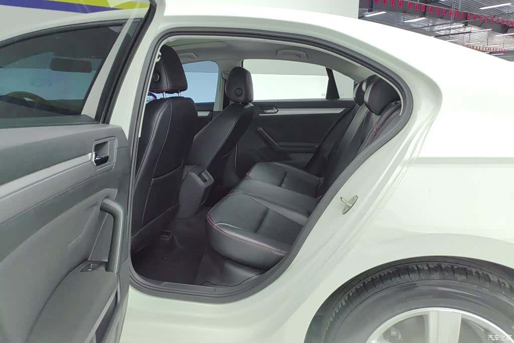 Volkswagen Lamando, 2018 11
