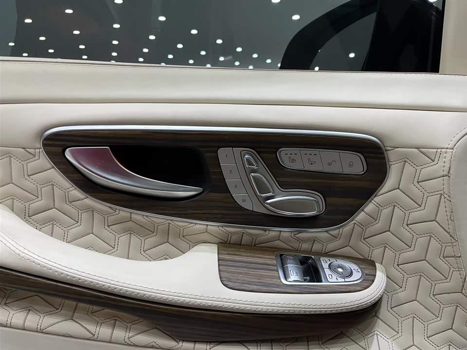 Mercedes-Benz V-class