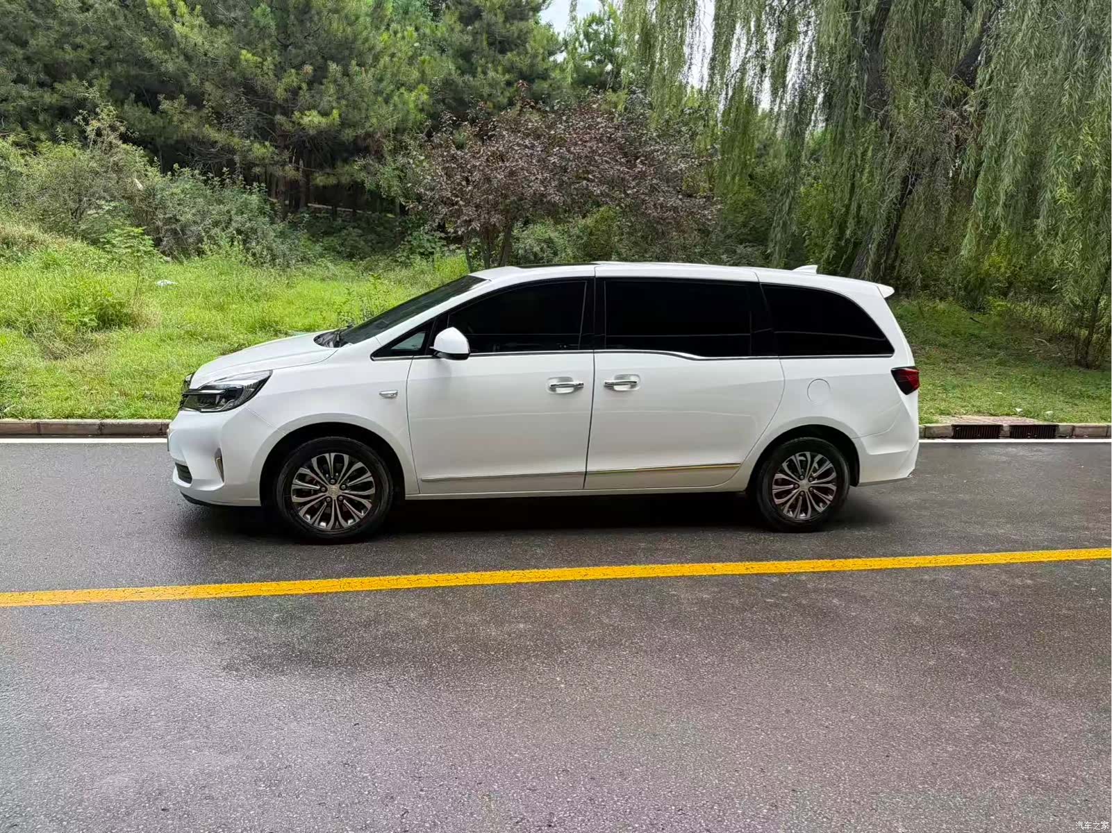 Buick GL8, 2020 3