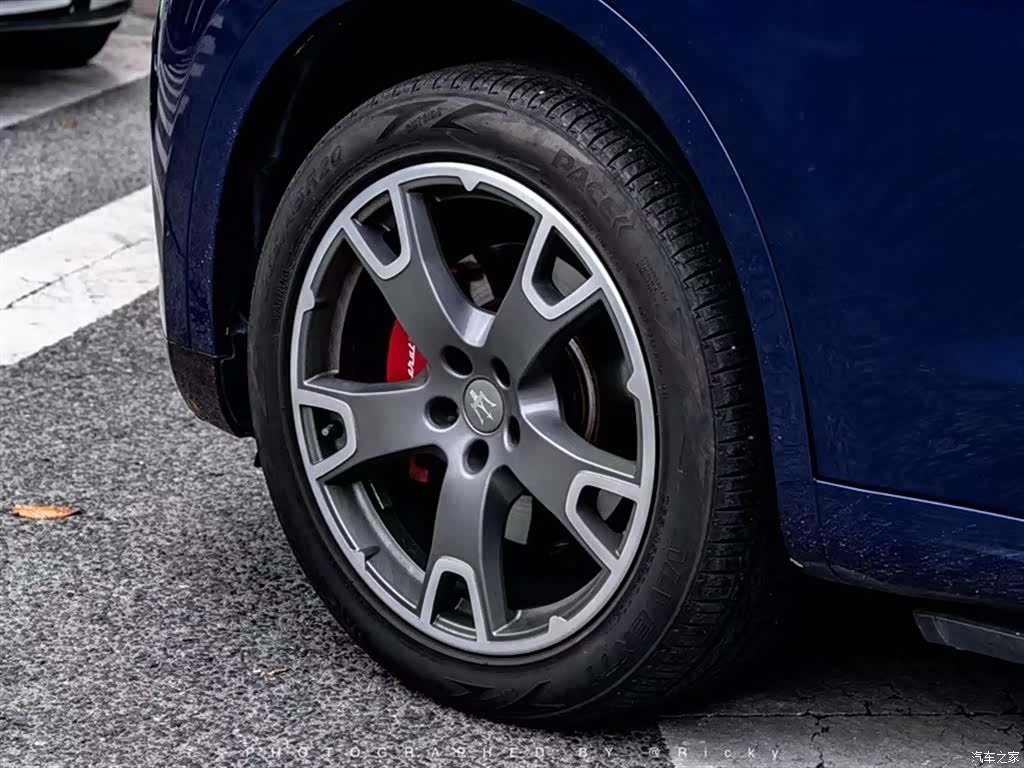Maserati Levante, 2017 12