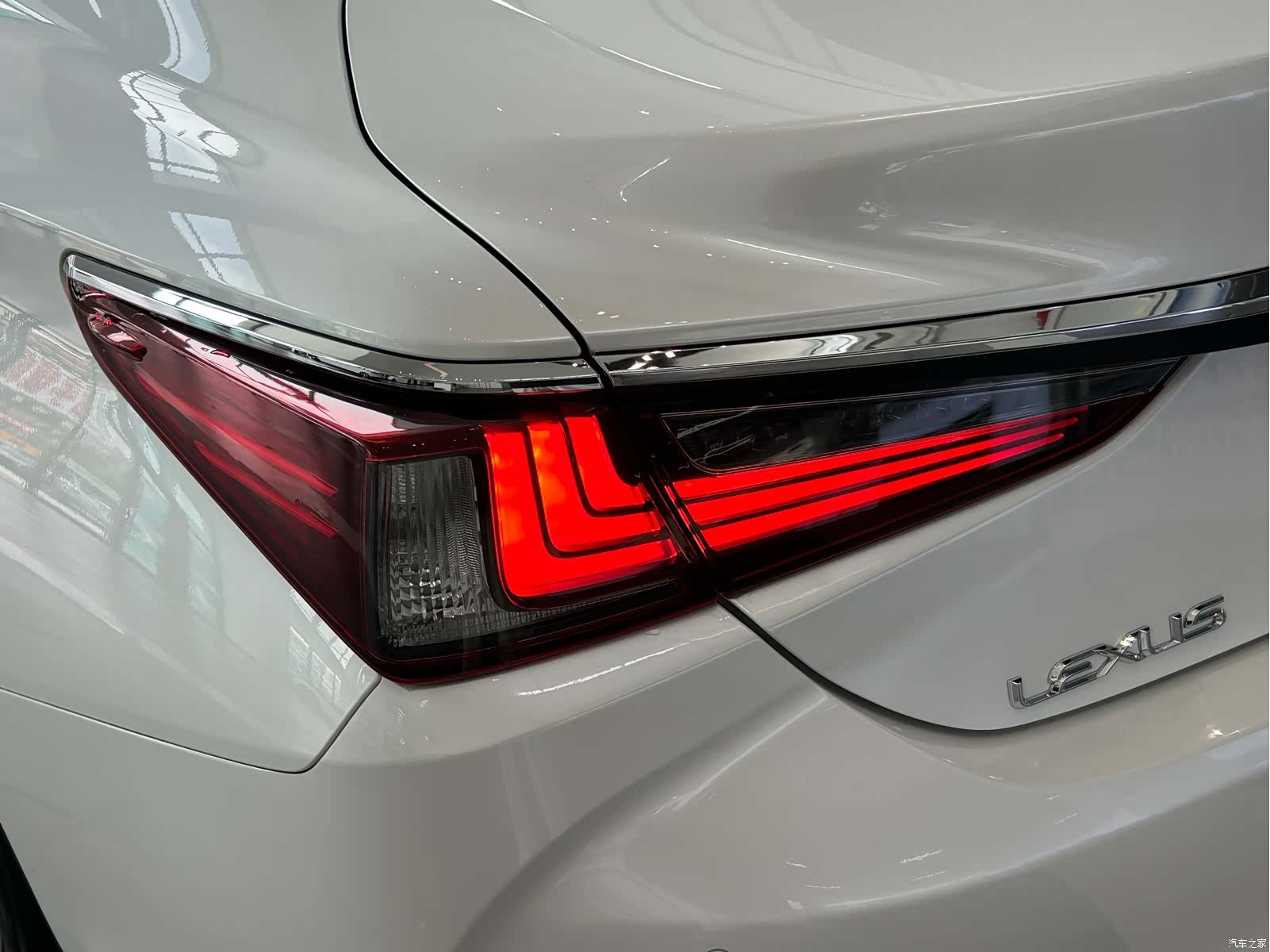 Lexus ES, 2019 21