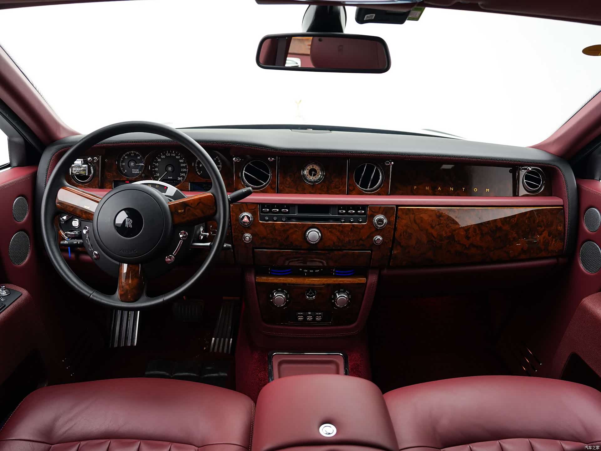 Rolls-Royce Phantom, 2011 17