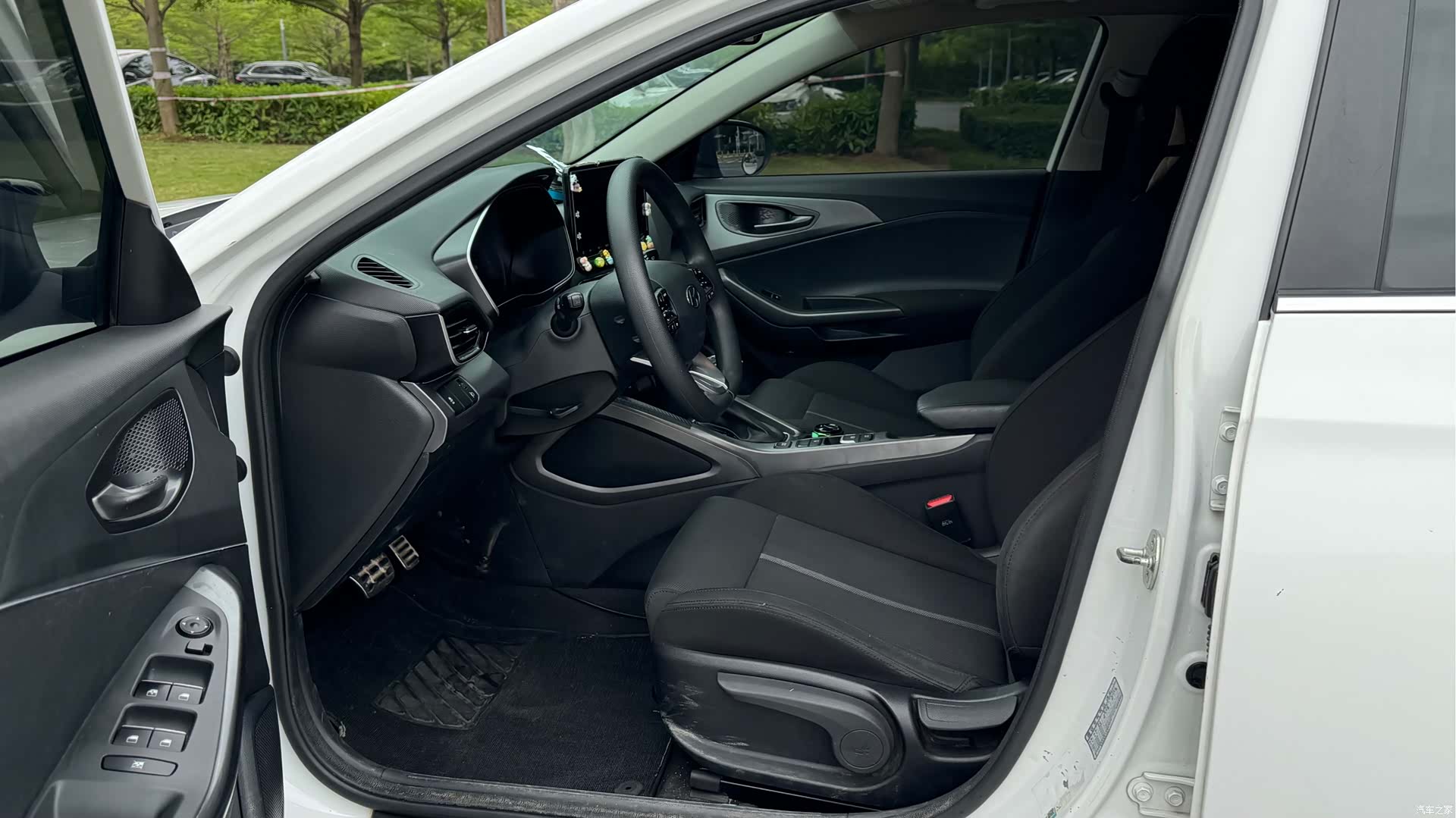 Hyundai Lafesta, 2019 все фото